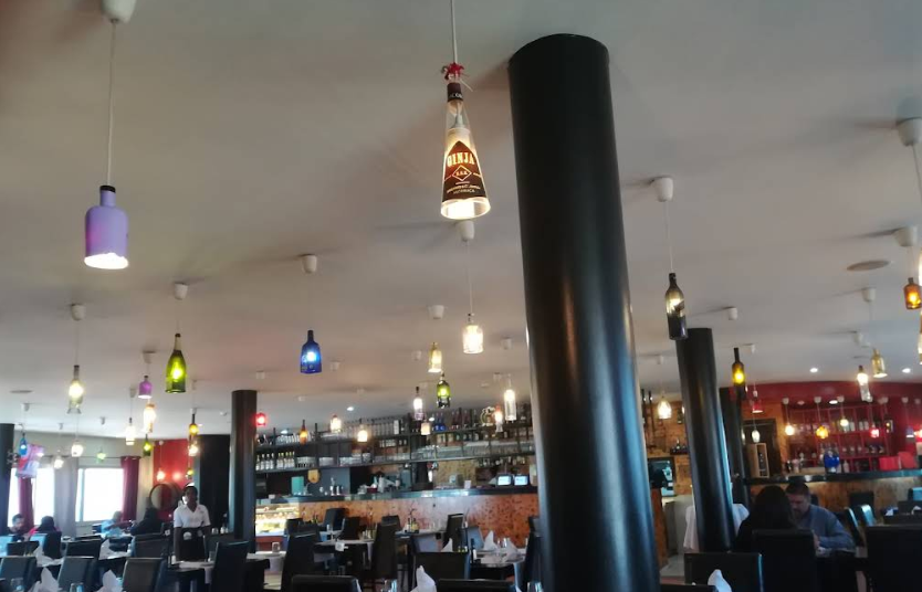 Salão com Lampadas Decorativas